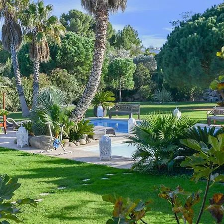 Bed & Breakfast Escapades Lointaines *