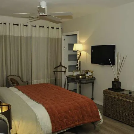 Escapades Lointaines 住宿加早餐酒店 *