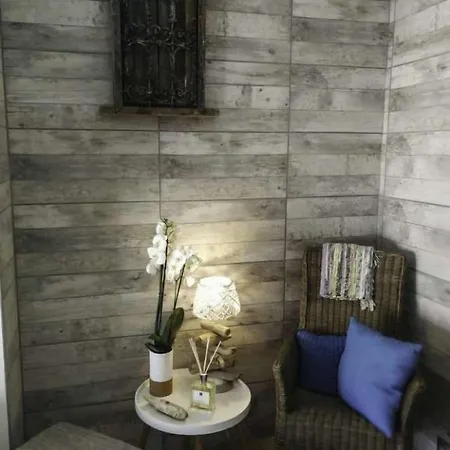 Bed & Breakfast Escapades Lointaines *