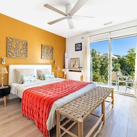 Escapades Lointaines Bed & Breakfast *