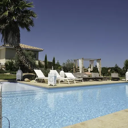 Escapades Lointaines Bed & Breakfast