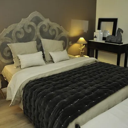 Escapades Lointaines Bed & Breakfast *