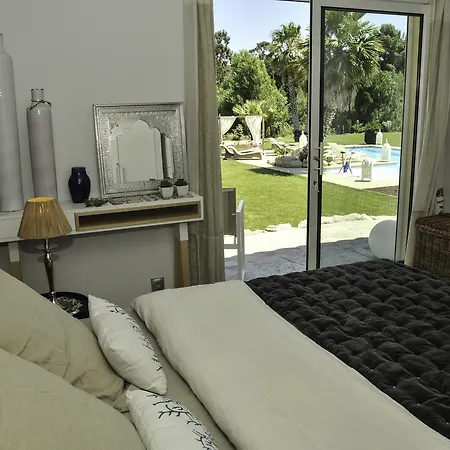 Bed & Breakfast Escapades Lointaines *