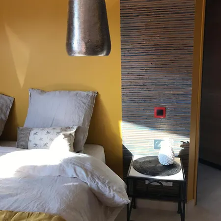 Bed & Breakfast Escapades Lointaines *