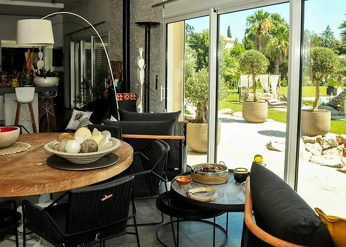 Bed & Breakfast Escapades Lointaines *