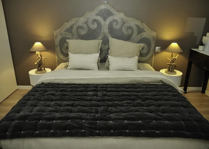 Escapades Lointaines Bed & Breakfast *