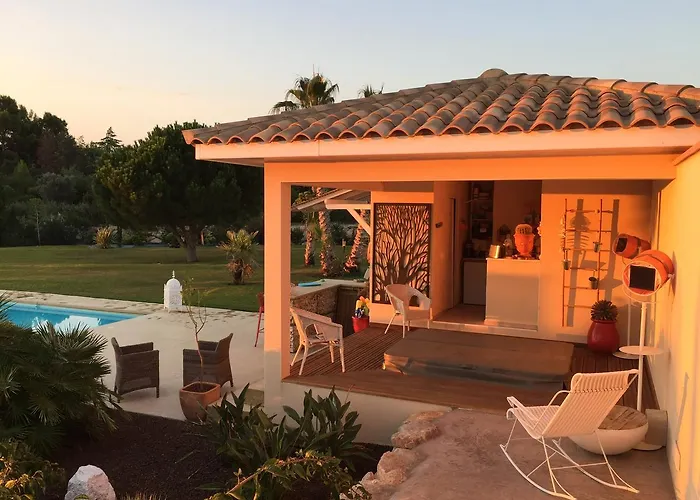 Bed & Breakfast Escapades Lointaines *